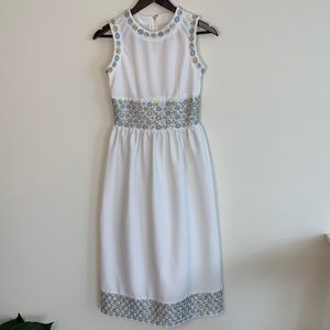 Vintage Vicky Vaughn dress. 1960s/1970s. White sleeveless.  Size Sm/M